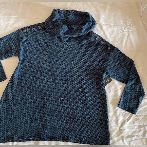 Women’s Oversized Texture Fleece Blue Turtleneck Sweater - Picture 4 of 8